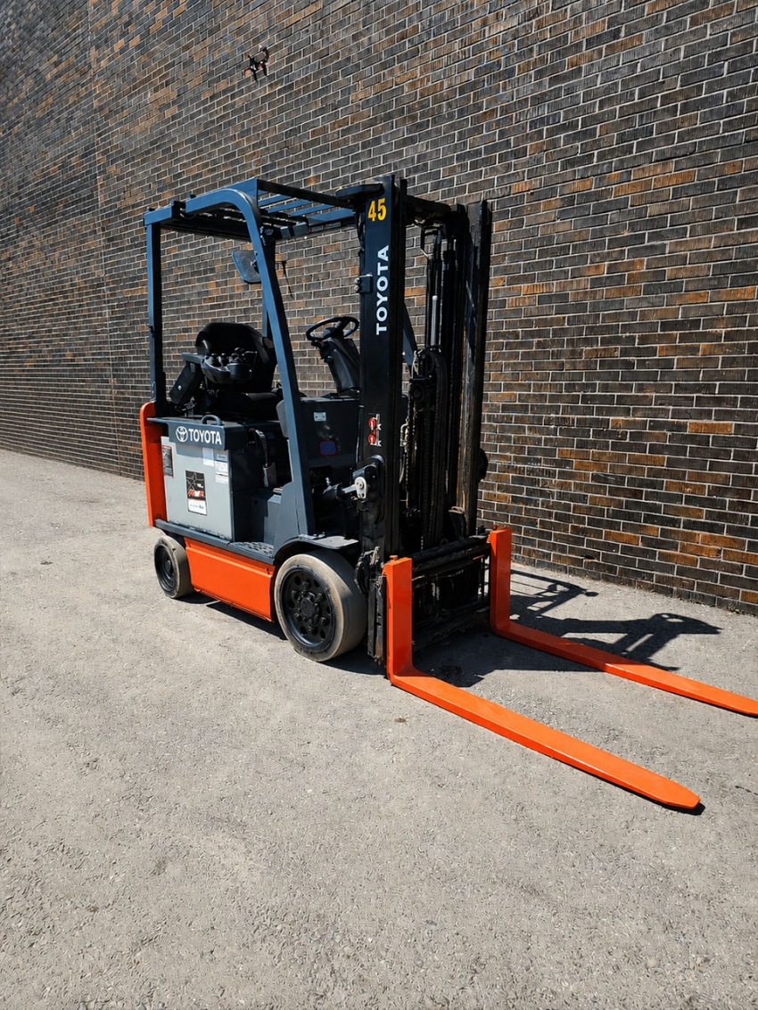 Toyota Electric Forklift with 5,000lbs. Capacity 2-stage with side-shift. Certified with Charger - 123Forklift