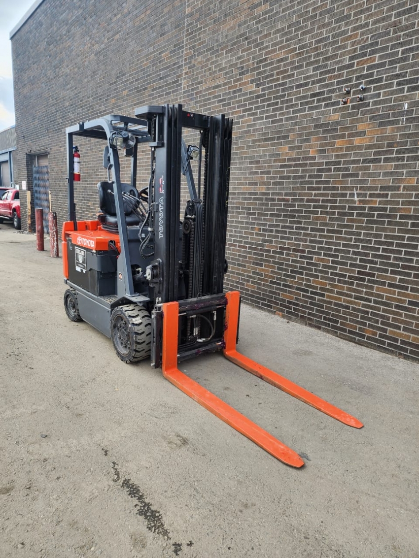 Toyota Electric Forklift With 6.000lbs Cap 3-Stage Equipped With Side Shift - 123Forklift
