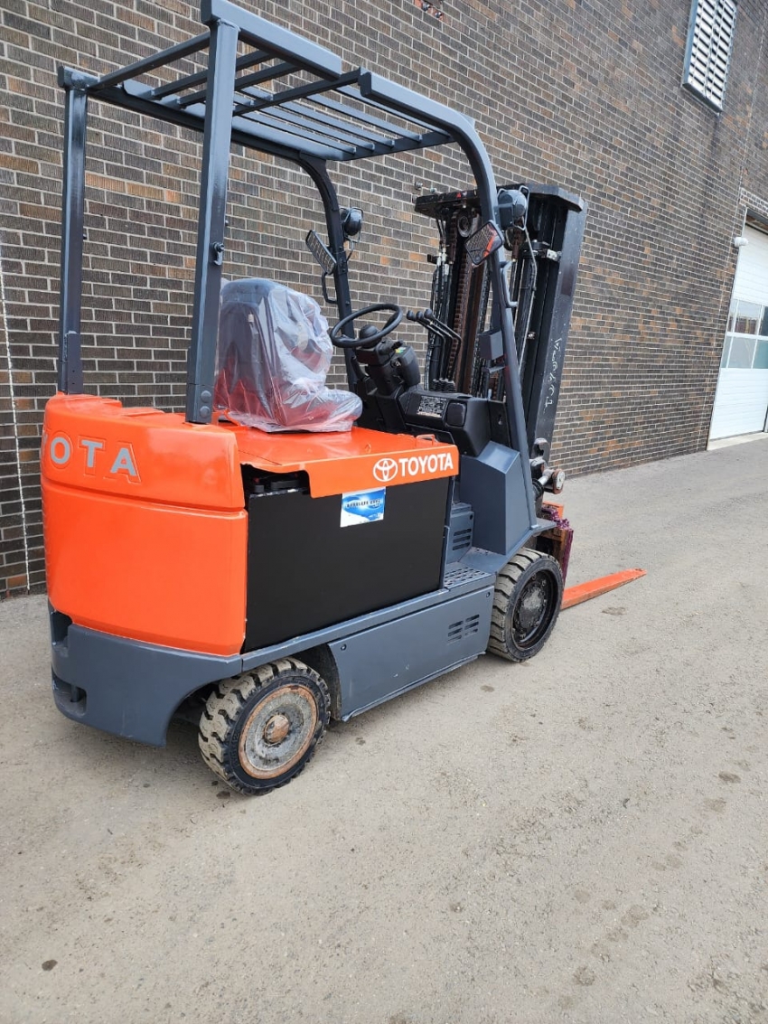 2018 Toyota 8000lbs Cap. Electric Forklift 3-stage with Side-shift – LOW HOUR - 123Forklift