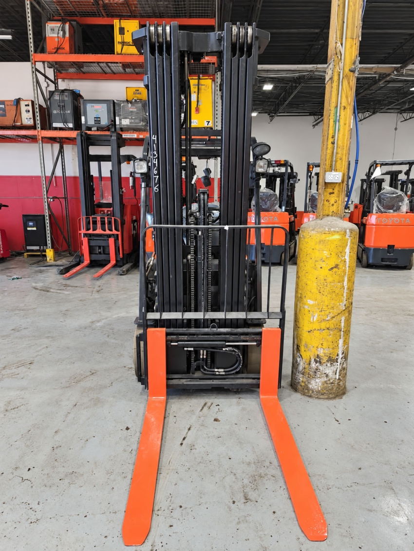 Toyota Electric 3-wheeler with 4,000lb Cap. 4-stage Mast with Side-shifter - 123Forklift