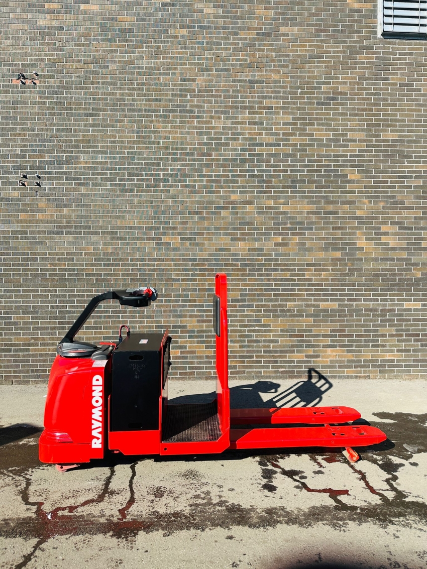 2010 Raymond Center Rider Pallet Ja...