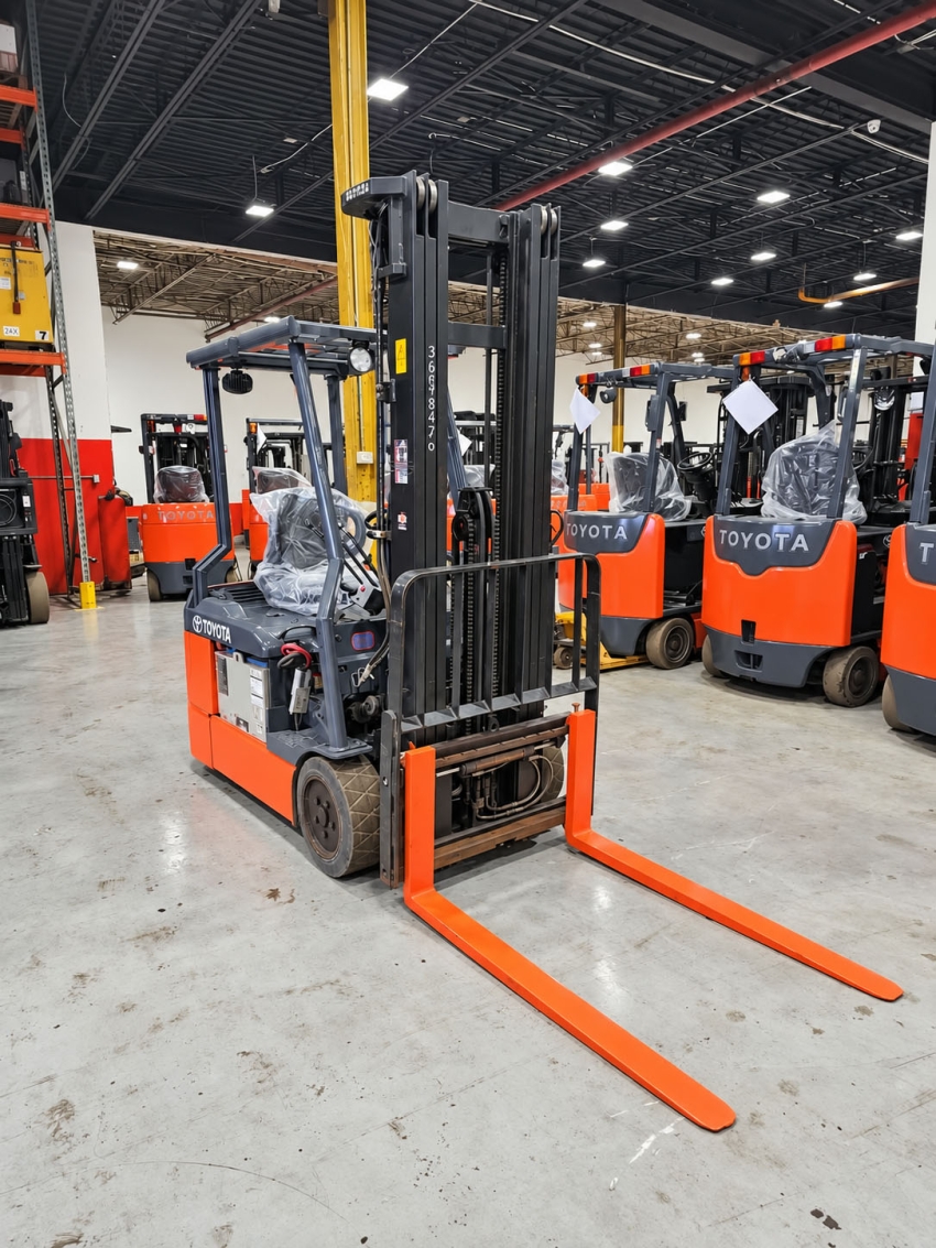 2017 Toyota Electric with 3,500lb Cap. 3-stage Mast with Side-shifter