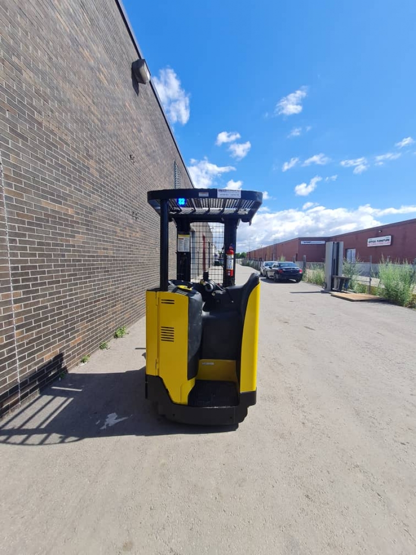 2014 Hyster Electric Reach Forklift 4.000lbs 3 Stage Side-Shift - 123Forklift