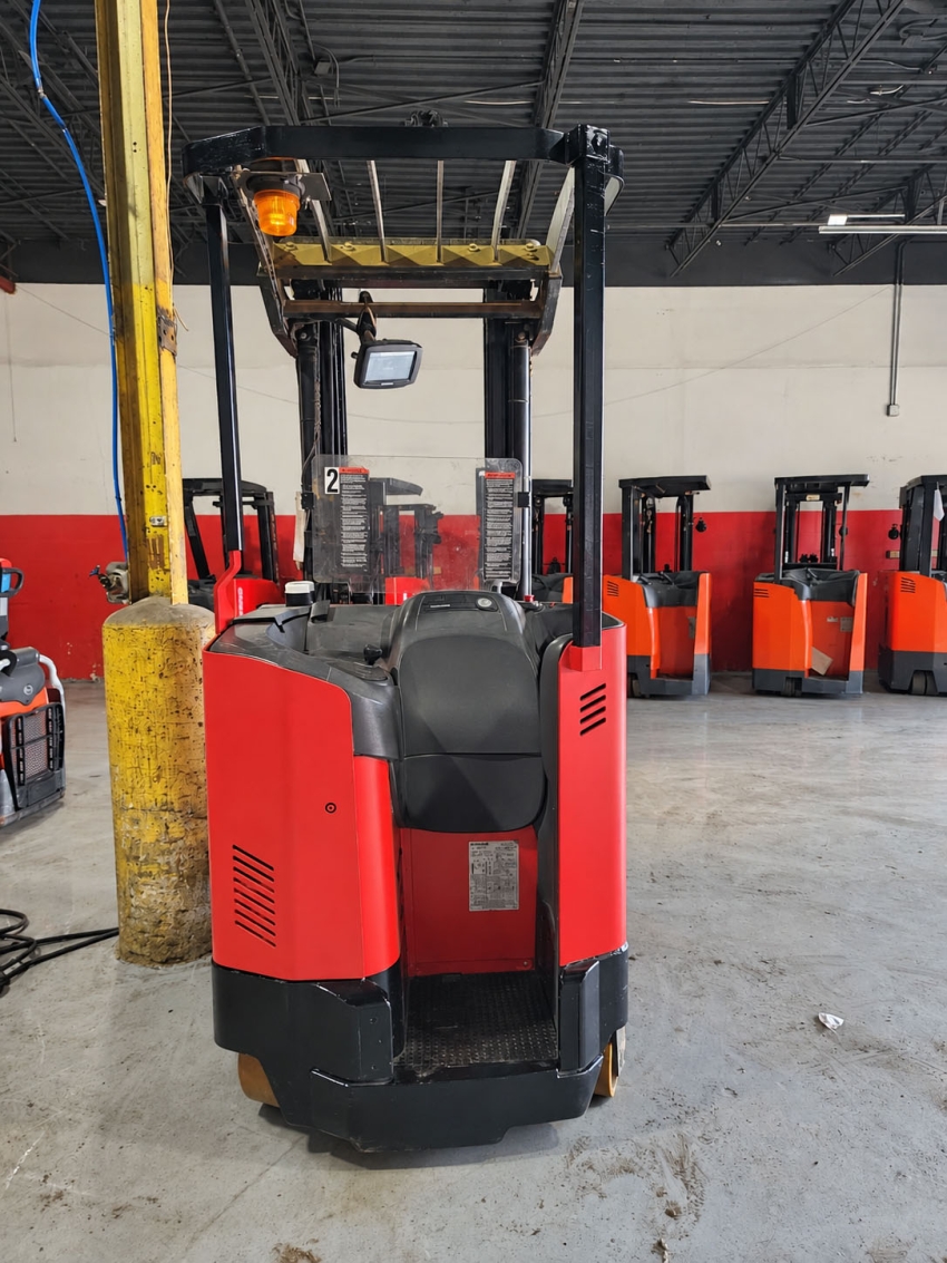 2018 Raymond 4,500 lbs.Reach Truck - 3-Stage Mast w/ Side-Shifter   - 123Forklift