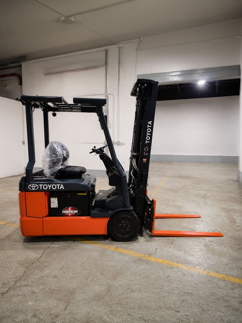 Toyota Electric 3-Wheeler Forklift ...