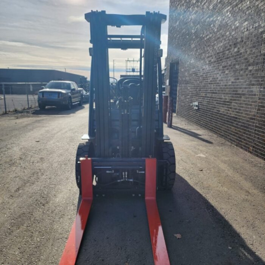 2022 Toyota 5000lbs Cap. Outdoor Propane 3 Stage W Side-Shift Forklift (10239) - 123Forklift