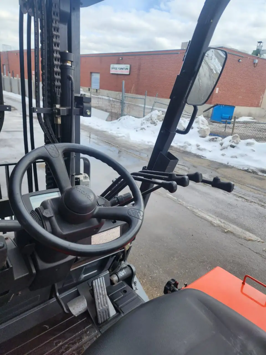 Toyota Electric Counterbalance Forklift with 10,000lbs Cap Equipped with Side-shift and Fork Positio - 123Forklift