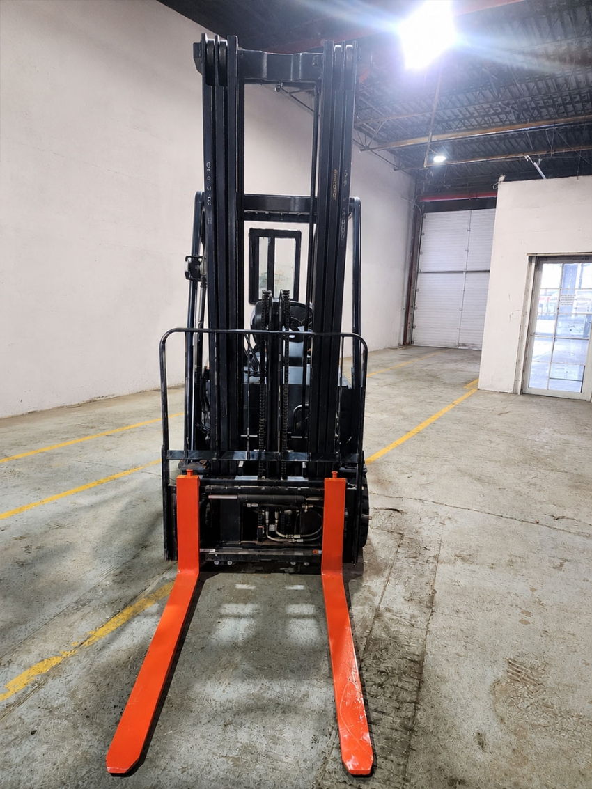 2019 Toyota Electric 3-Wheeler Forklift with 4,000lbs. Capacity, 3-stage Mast with Side-shift - 123Forklift