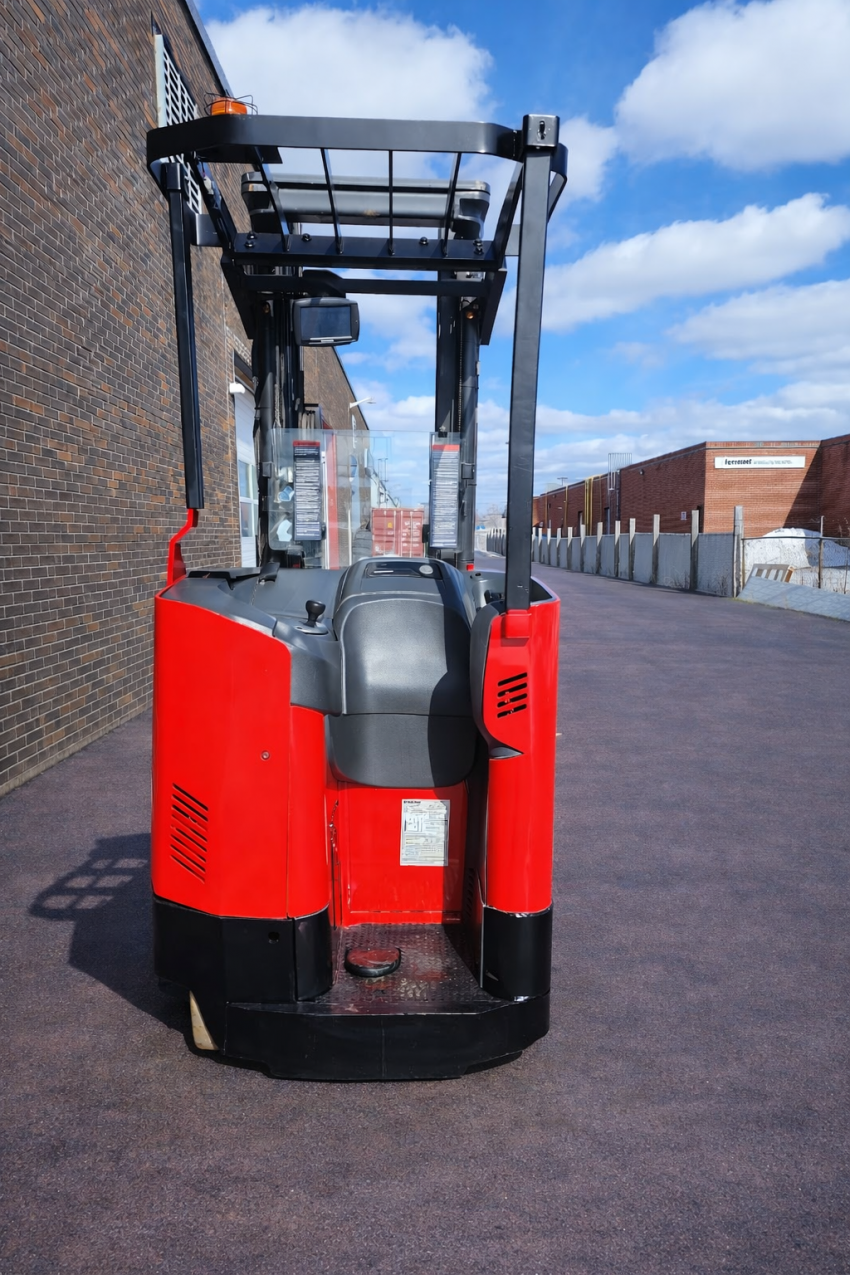 Raymond Deep Reach Forklift with 3,200 lb Capacity. - 123Forklift