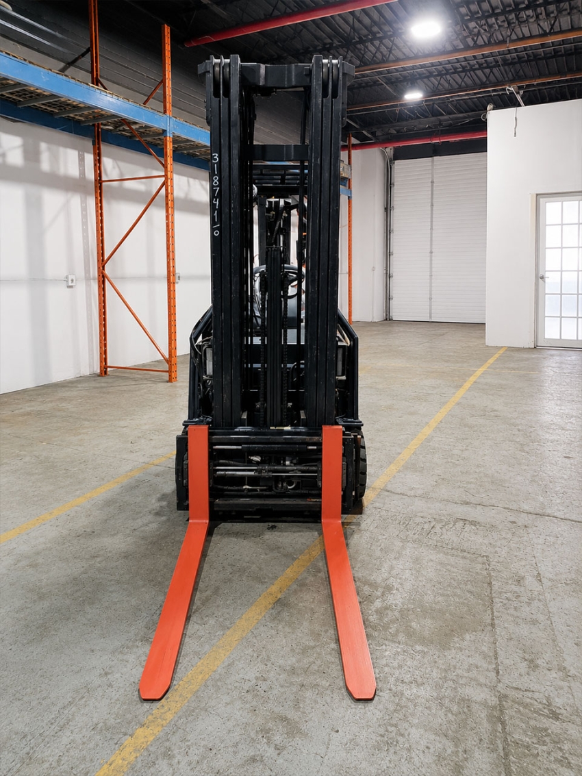 Toyota Electric 3-Wheeler Forklift with 3,000lbs. Cap., with Side-shift and Fork Positioner - 123Forklift