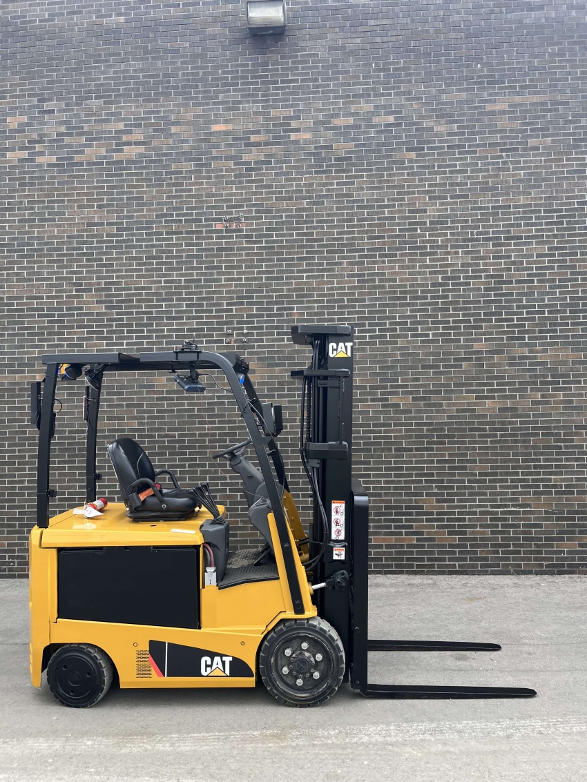 2017 Caterpillar 5000 LBS Cap. Electric Forklift W 3 Stage Side-Shift 19FT - 123Forklift