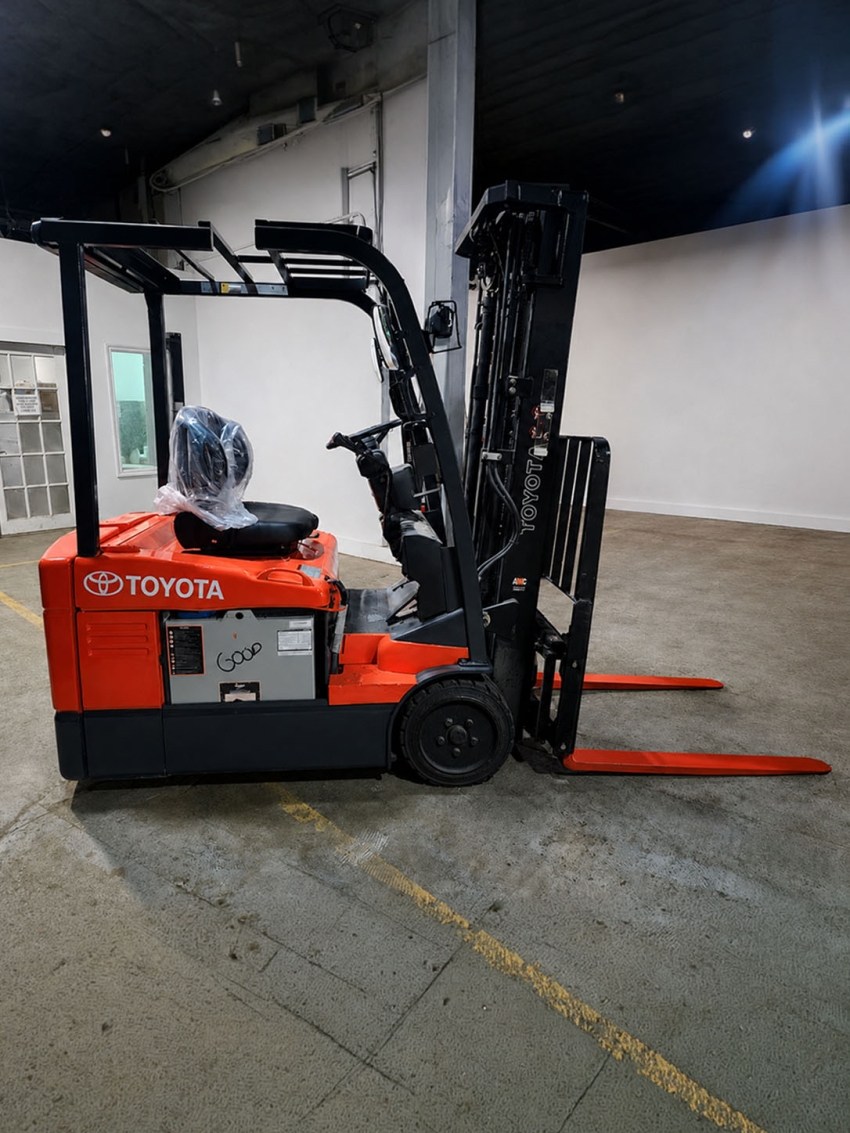 2015 Toyota 3-Wheeler Electric Fork...