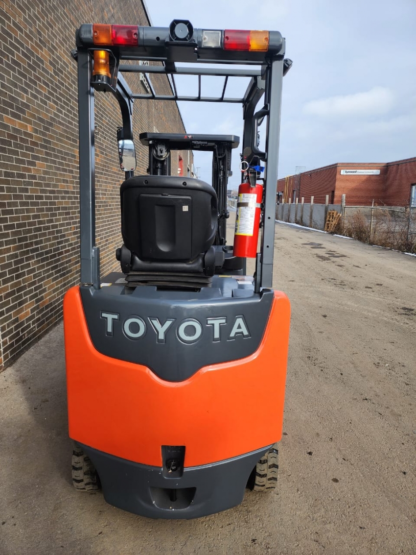 2015 Toyota Electric Forklift With 5.000lbs Cap 3-Stage Equipped With Side Shift - 123Forklift