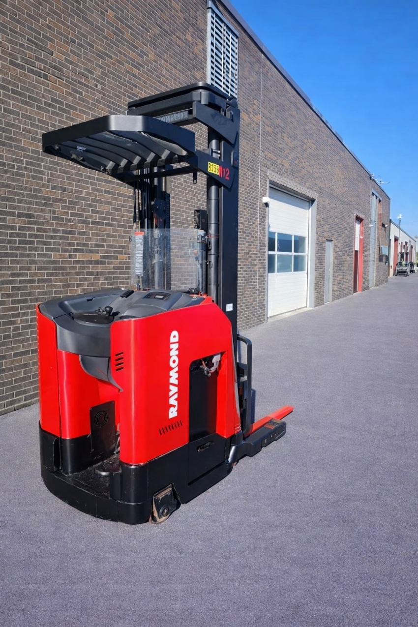 2016 Raymond Reach Forklift with 3,500lbs Cap., 3-stage with Side-shift - 123Forklift