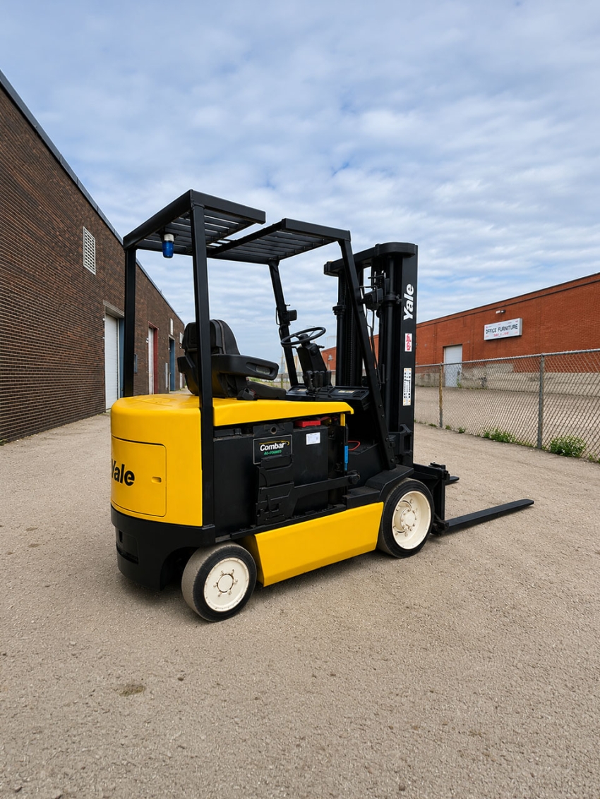 Yale ERC050 Electric Forklift, 4500lbs Cap., Outdoor/Indoor Forklift, Certified 3 Stage w Side-shift - 123Forklift