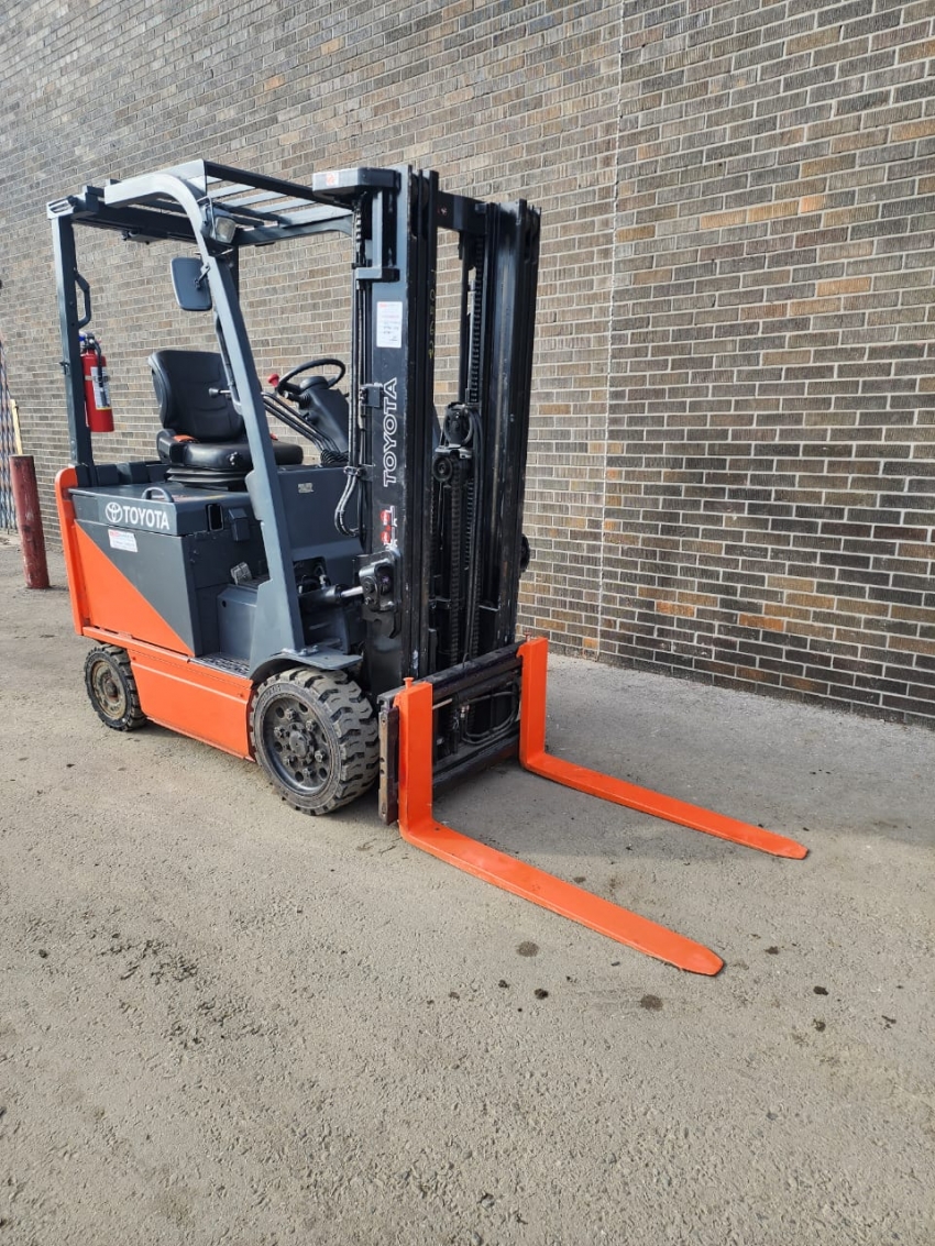 2015 Toyota Electric Forklift With 5.000lbs Cap 3-Stage Equipped With Side Shift - 123Forklift