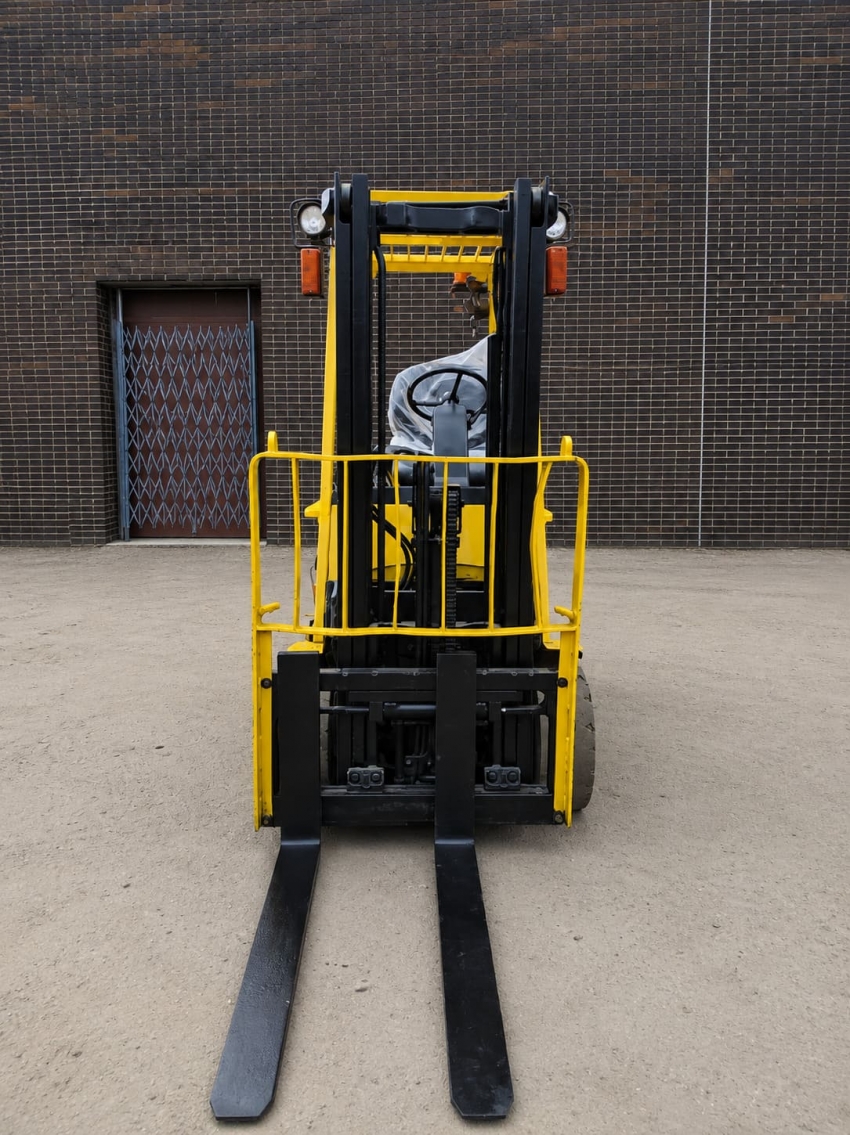 Hyster Electric Forklift with 6,500lbs Cap with Side-shift and Charger Included  - 123Forklift