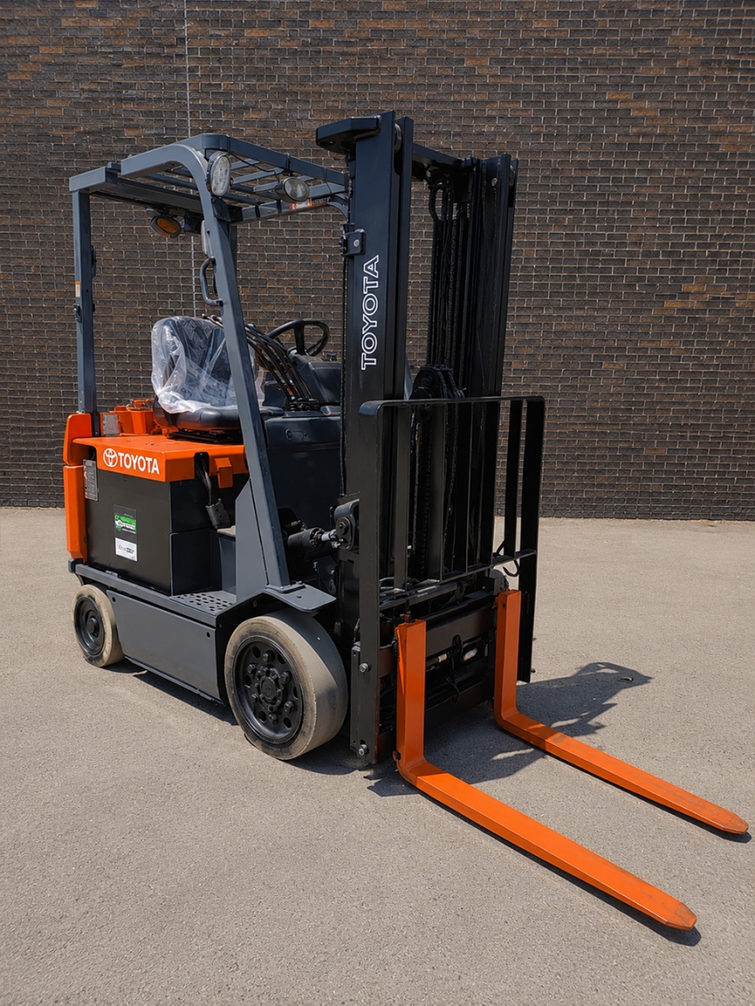 Toyota Electric 4 Wheeler Forklift with 5,000lbs Capacity. 2-stage Mast with Side-shift and Fork Pos - 123Forklift