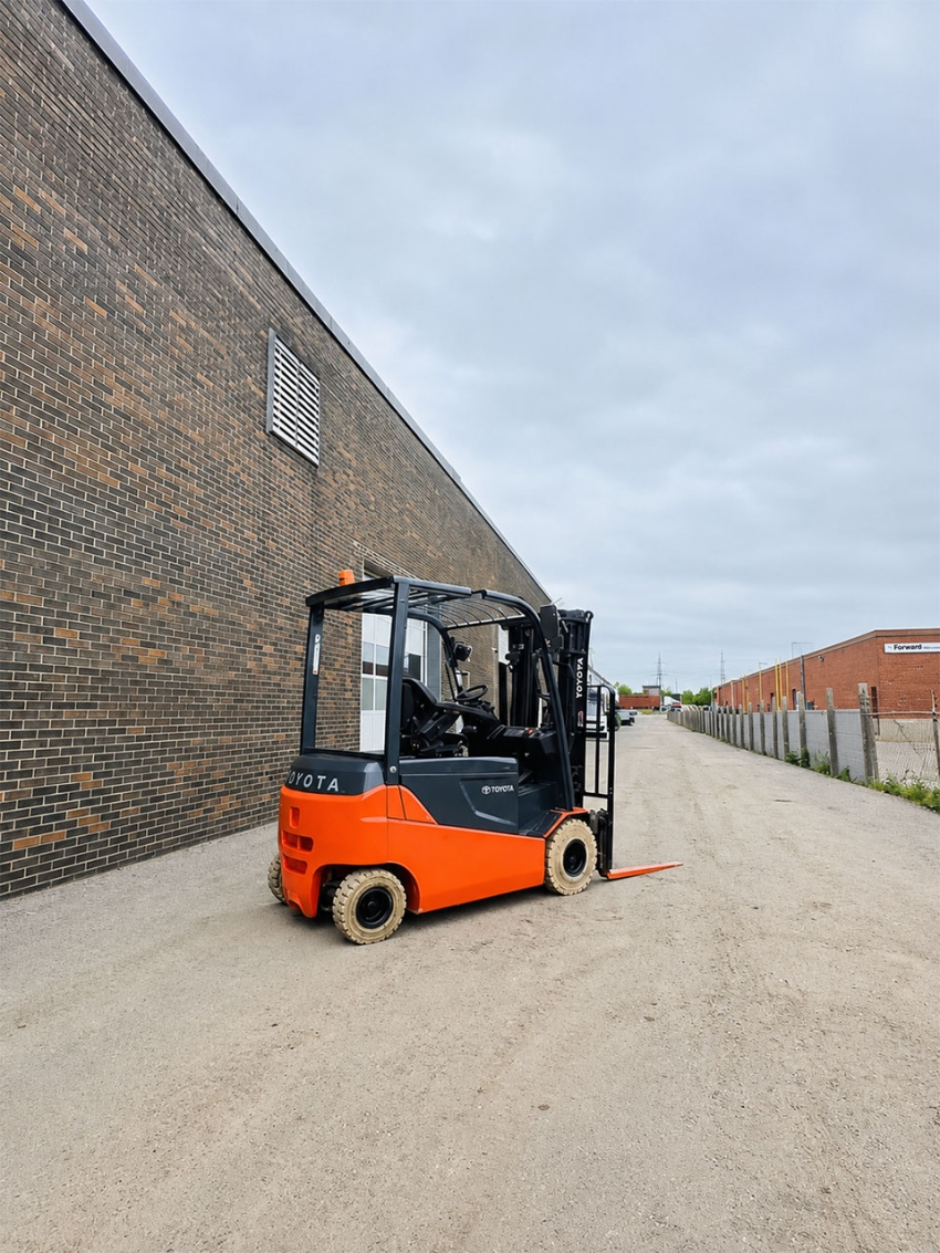 2018 Toyota 5000lbs Cap. Electric Outdoor Forklift w 3 Stage Side-shift - 123Forklift