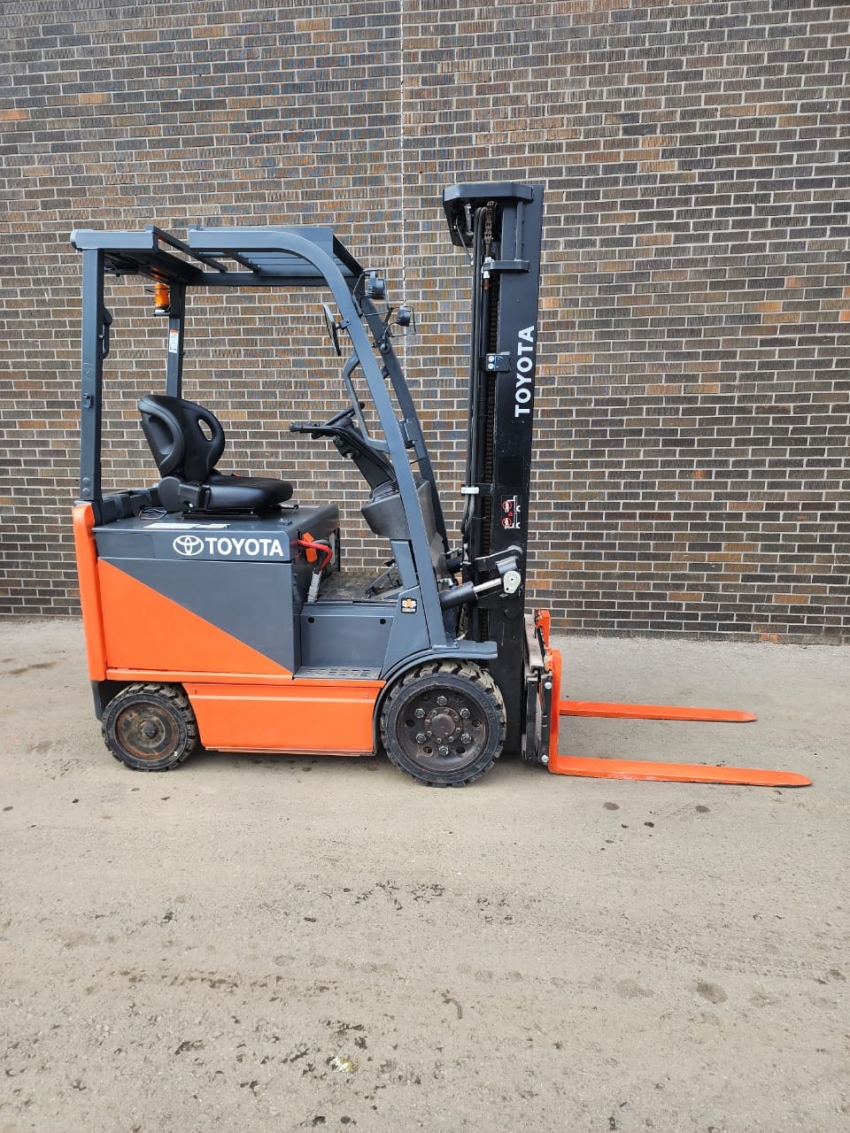 Toyota Electric Forklift With 5.000lbs Cap 3-Stage Equipped With Side Shift – EE Rated - 123Forklift