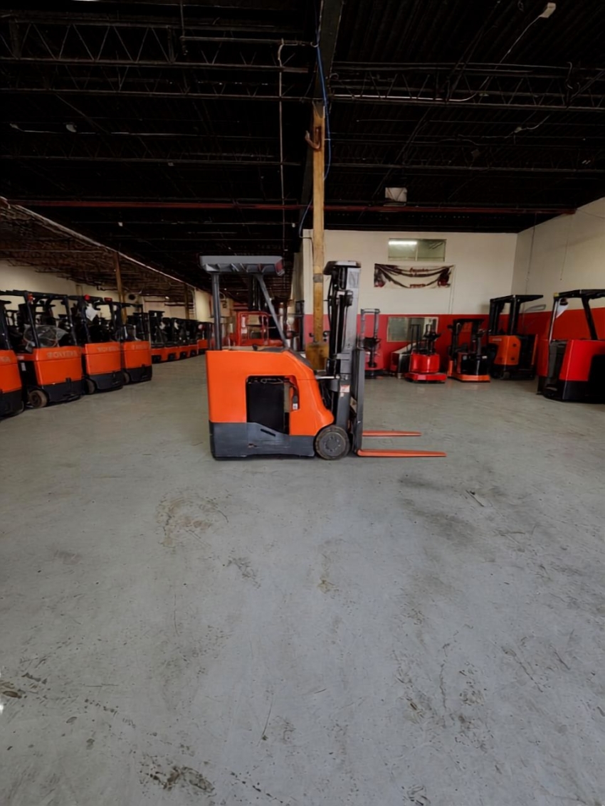 Toyota Electric Dockstocker Forklift with 3,000 lb Capacity  - 123Forklift