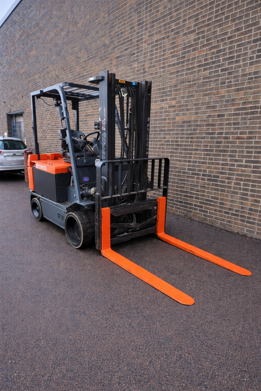Toyota Electric Counterbalance Fork...