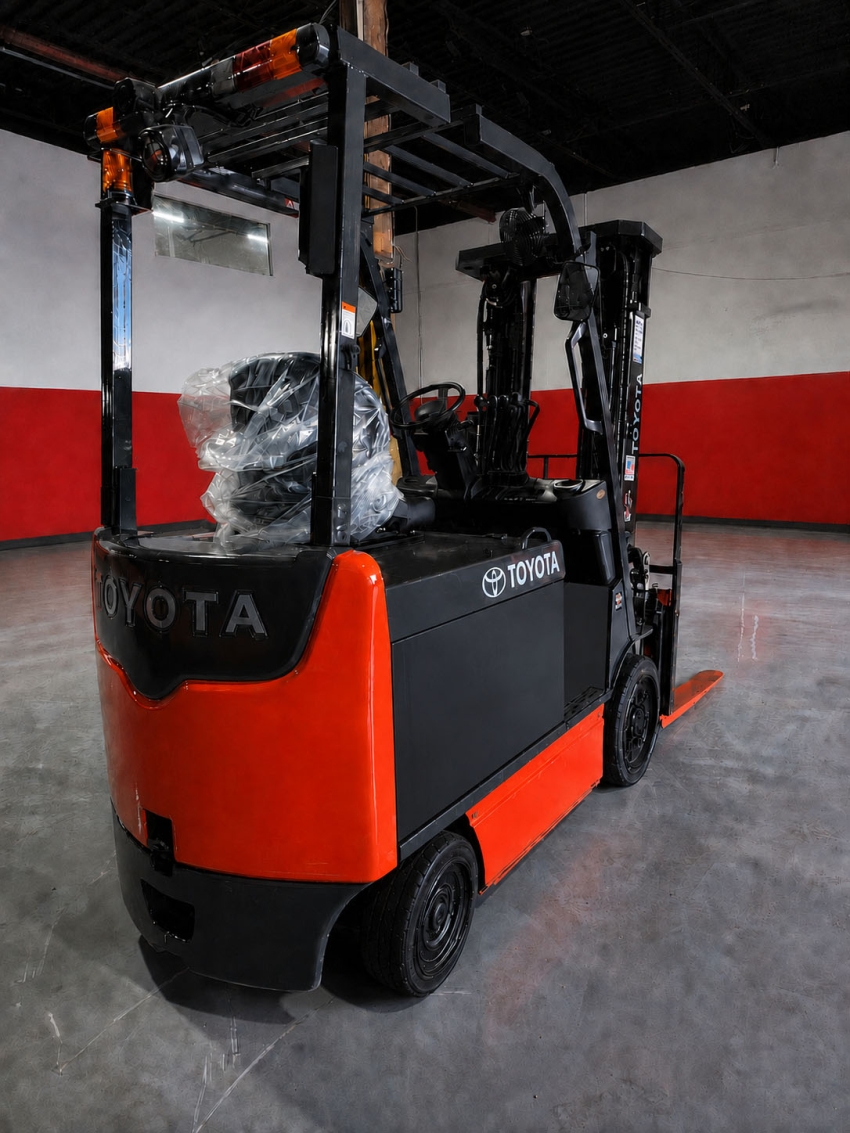 2018 Toyota Electric 4-Wheeler Forklift with 6,000lbs. Cap., 3-stage Mast w/ Side-shifter - 123Forklift