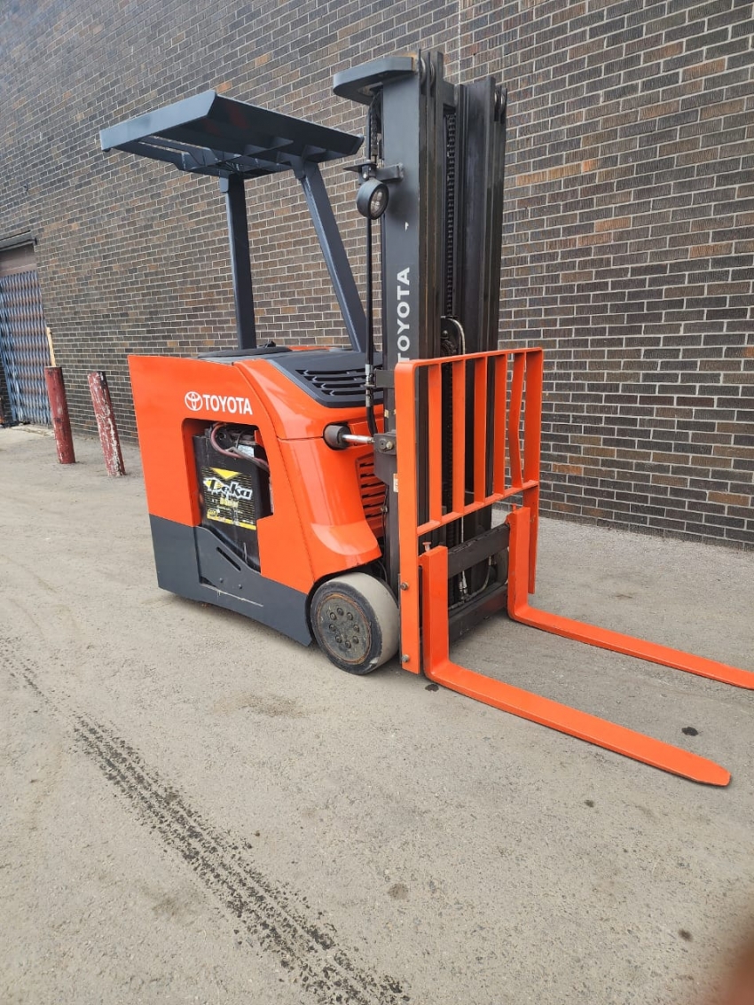 2020 Toyota Electric Dock Stocker Stand Up With 3.000lbs Cap 3-Stage With Side-Shift - 123Forklift