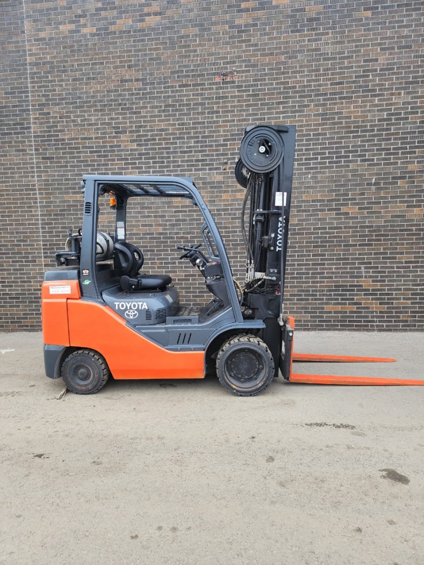 2018 Toyota Propane 8000lbs 3-Stage With Side-Shift - 123Forklift