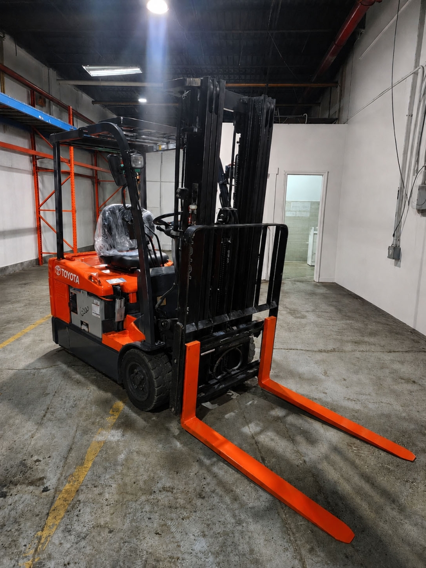 2015 Toyota 3-Wheeler Electric Forklift with 3,000 LB Capacity, 3-stage Mast w/ Side-shift - 123Forklift