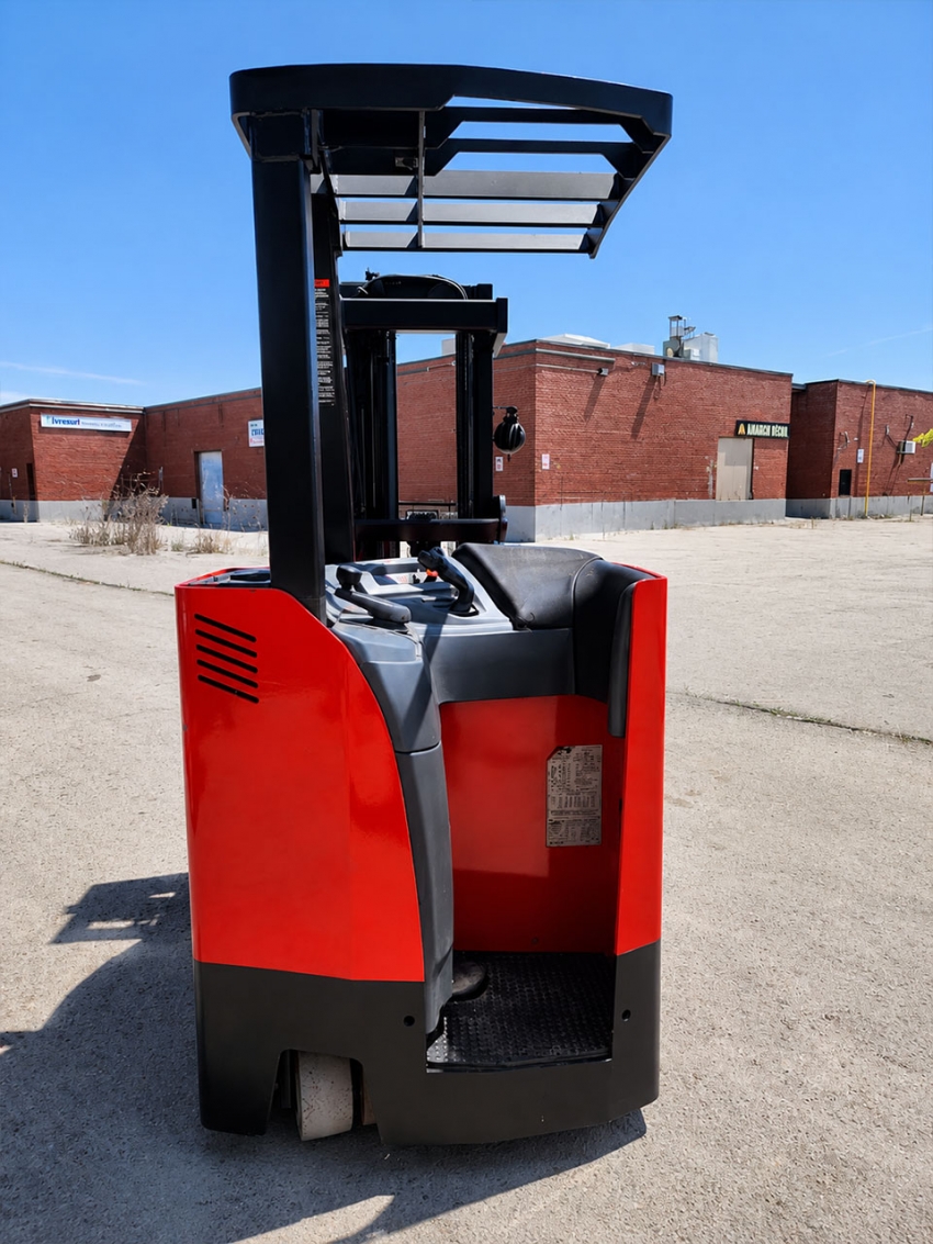 Raymond Dock Stocker Forklift with 3,500lb Capacity - 123Forklift
