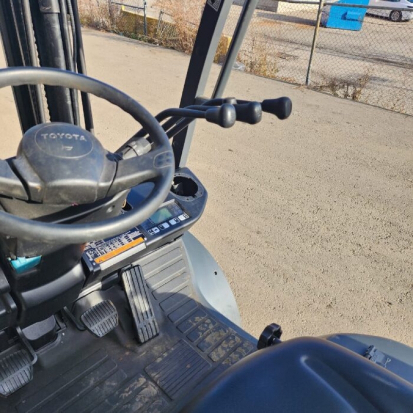 2022 Toyota 5000lbs Cap. Outdoor Propane 3 Stage W Side-Shift Forklift (10239) - 123Forklift