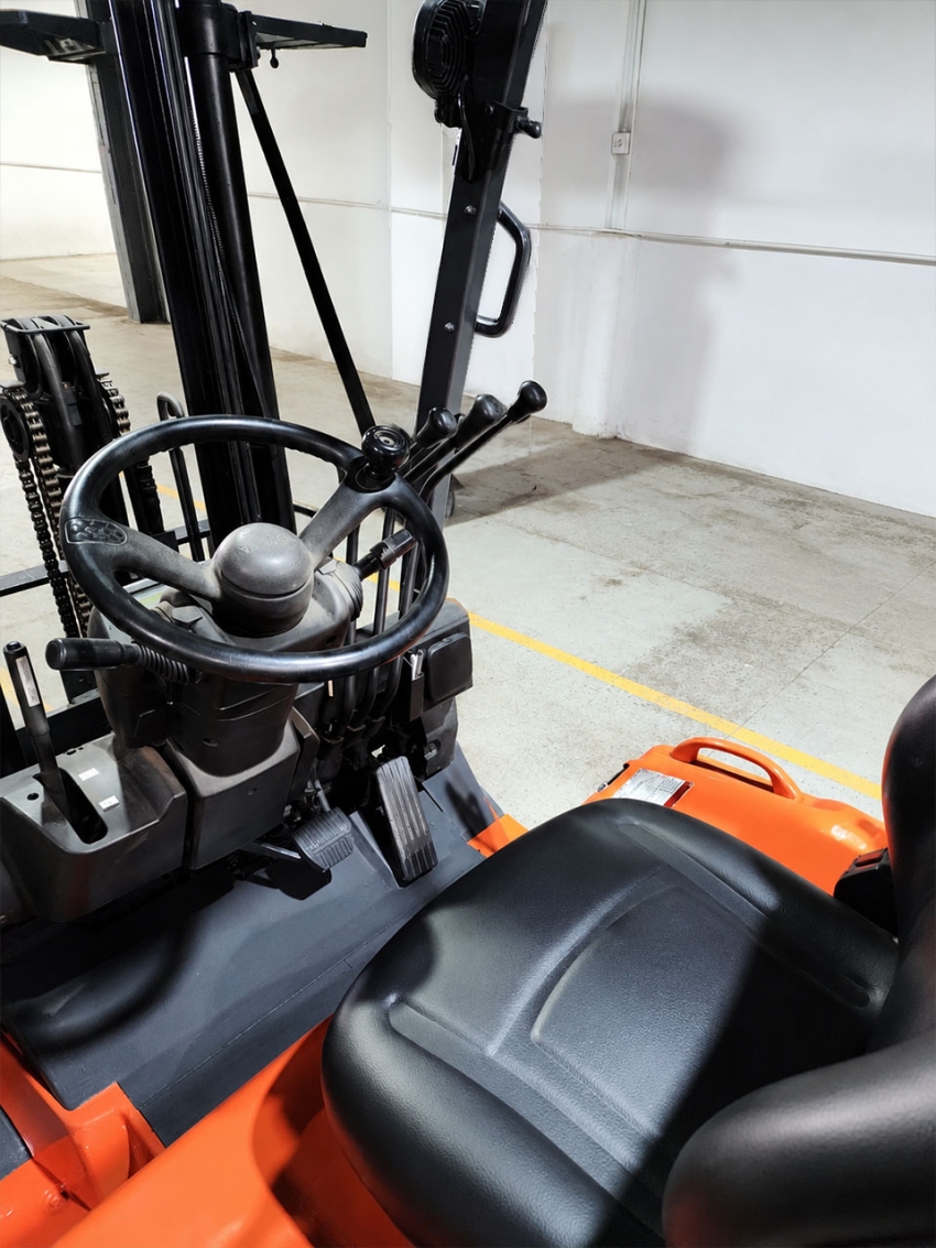 Toyota Electric 3-Wheeler Forklift w/ 3,000lbs. Capacity. 2-Stage with Side-Shifter - 123Forklift