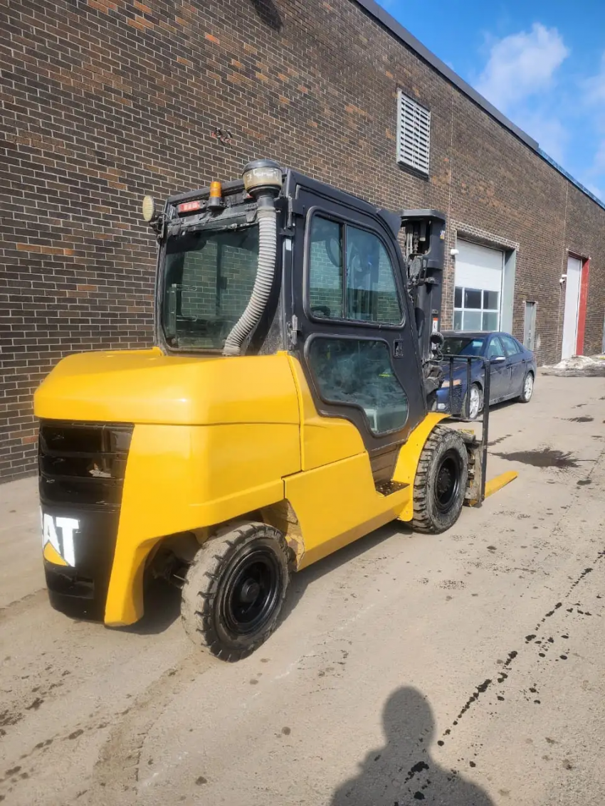 Caterpillar Diesel Forklift 10,000 lb Capacity with Side-shift and Fork-positioner - 123Forklift