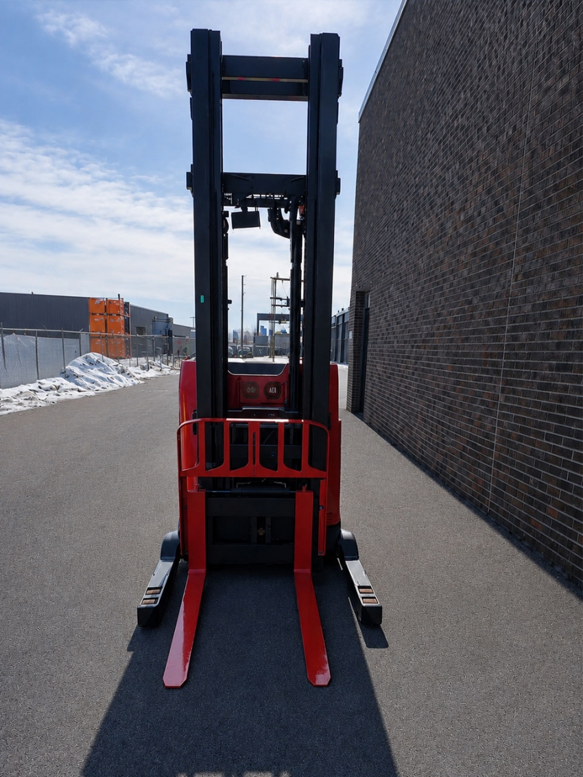 Electric Raymond Deep Reach with 3,200 lbs Cap. - 123Forklift