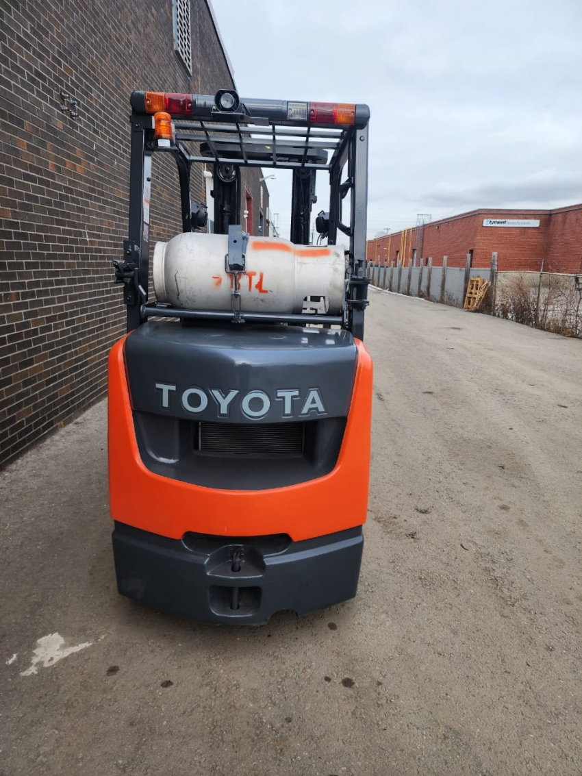 2018 Toyota Propane Forklift. 6500lbs Cap.. 3-Stage W Side-Shift - 123Forklift