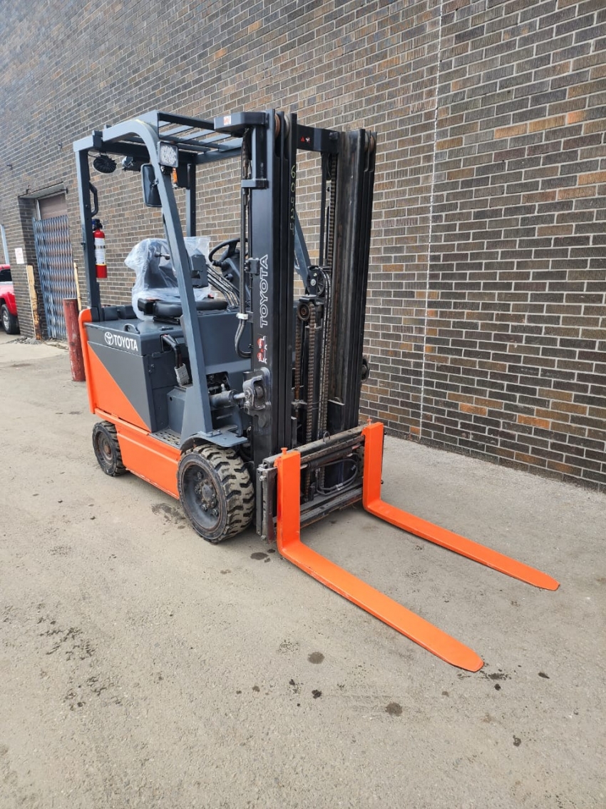Toyota Electric Forklift 5.000lbs Cap 3-Stage With Side-Shift – EE Rated - 123Forklift
