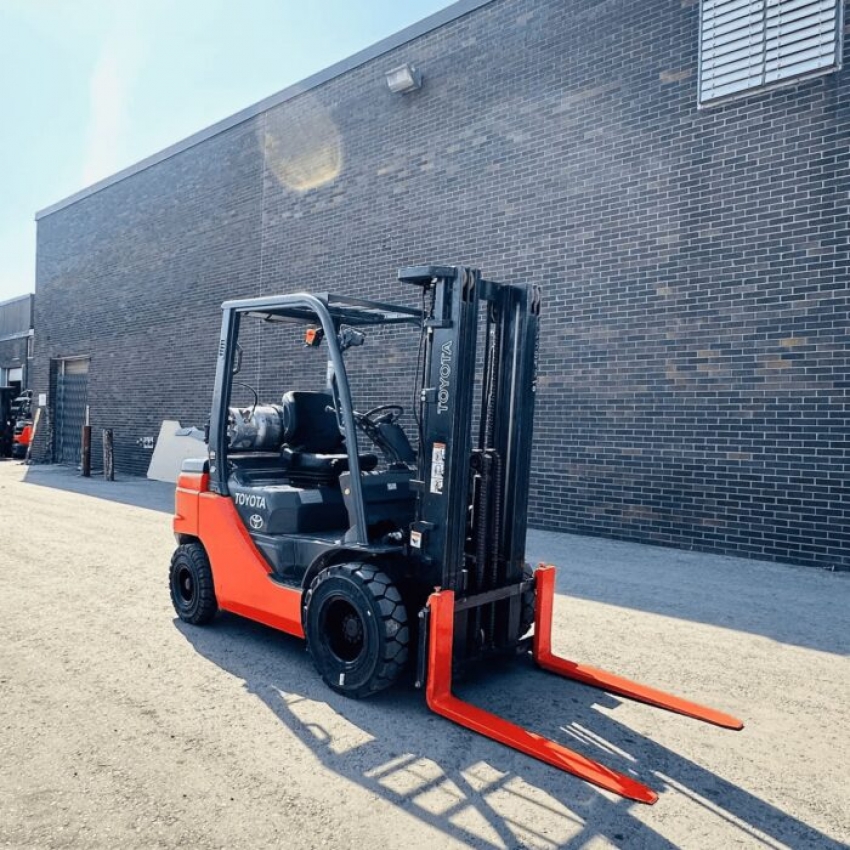 2022 Toyota 5000lbs Cap. Outdoor Propane 3 Stage W Side-Shift Forklift (10242) - 123Forklift