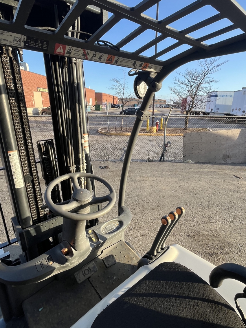2018 Crown Forklift 3-Wheeler 4000 LB Cap 4 Stage Side-Shift 18FT - 123Forklift