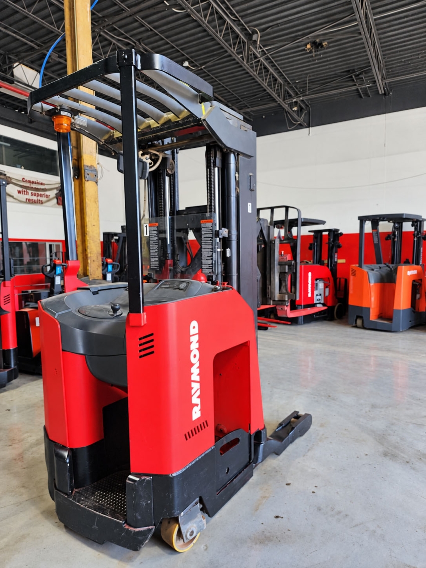2018 Raymond 4,500lb Reach Truck - 3-Stage Mast with Side-Shifter   - 123Forklift
