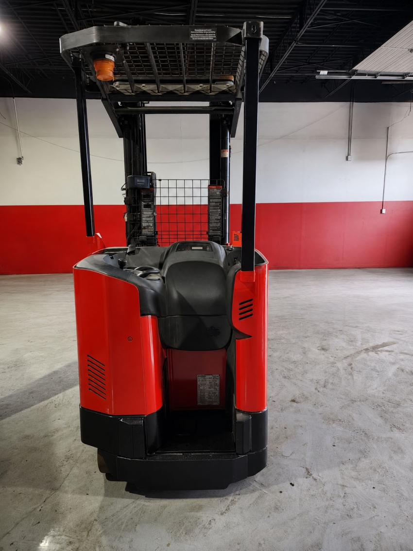 Raymond Deep Reach with 3,200lb Capacity - 3-stage w/ Side shifter - 123Forklift