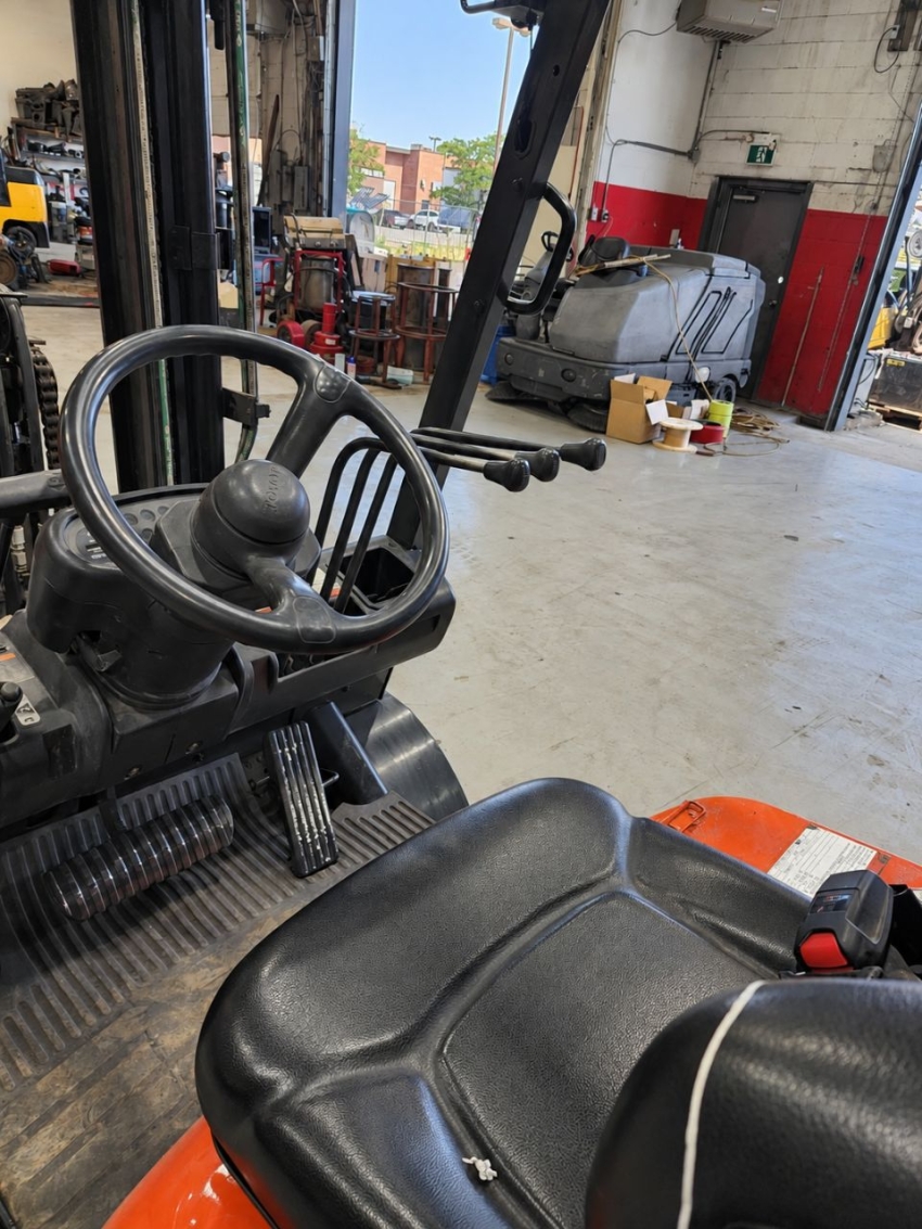 Toyota LPG Forklift with 5,000 lbs. Capacity, 3-stage Mast w/ Side-shift - 123Forklift