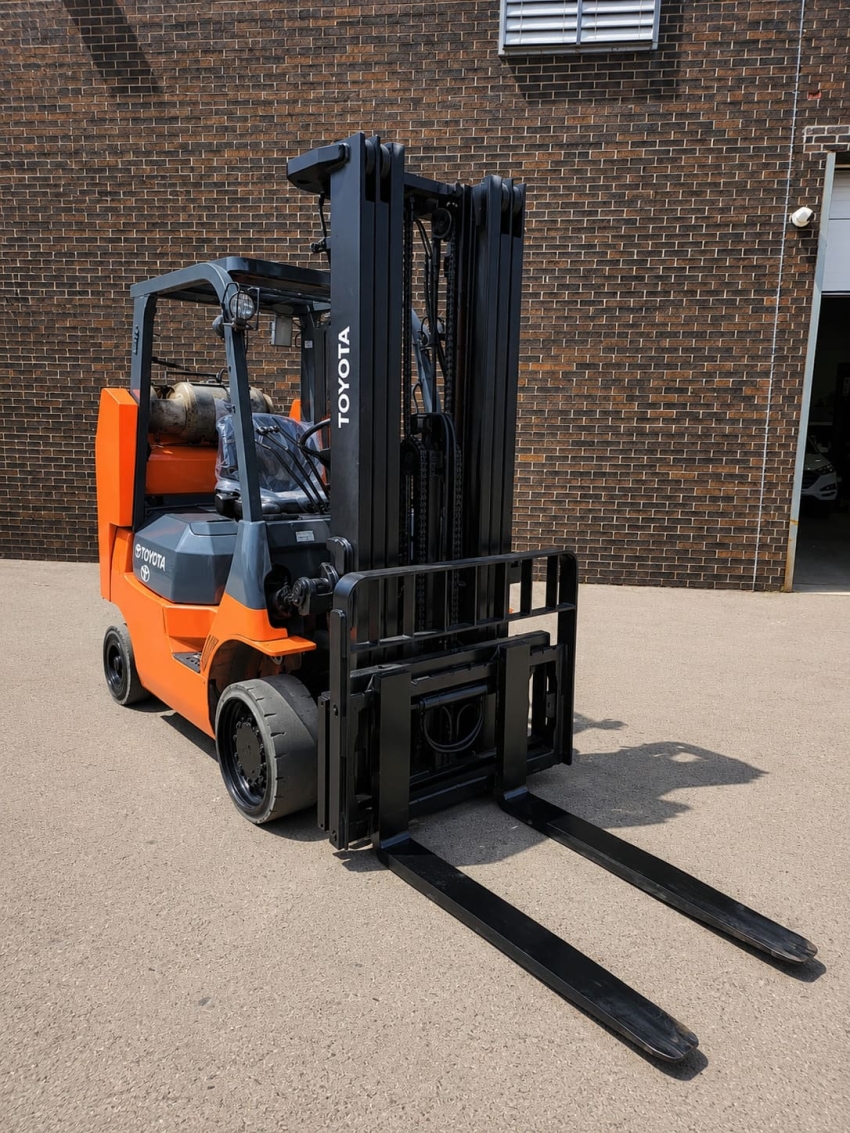Toyota LPG Forklift with 8,000lbs C...