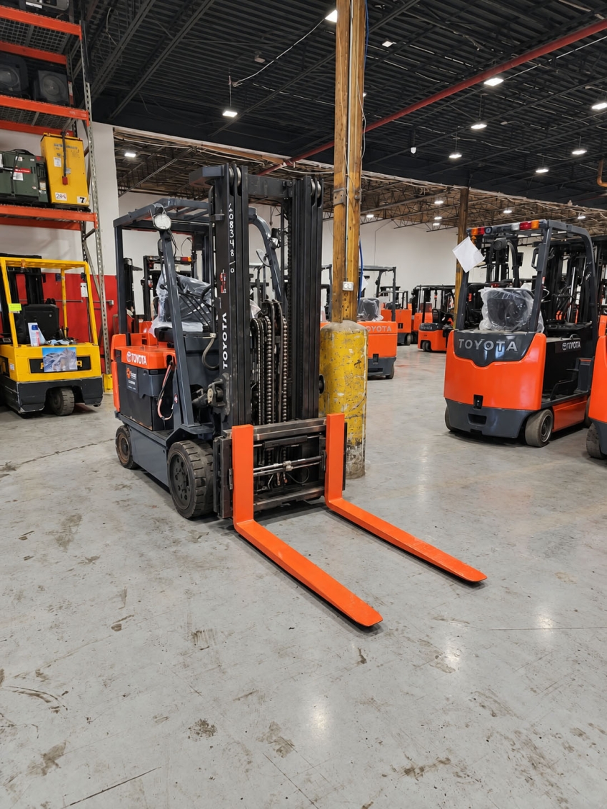 Toyota Electric 4-wheeler with 6,000lb Cap. 3-stage Mast w/ Side-shfter & Fork-positioner - 123Forklift