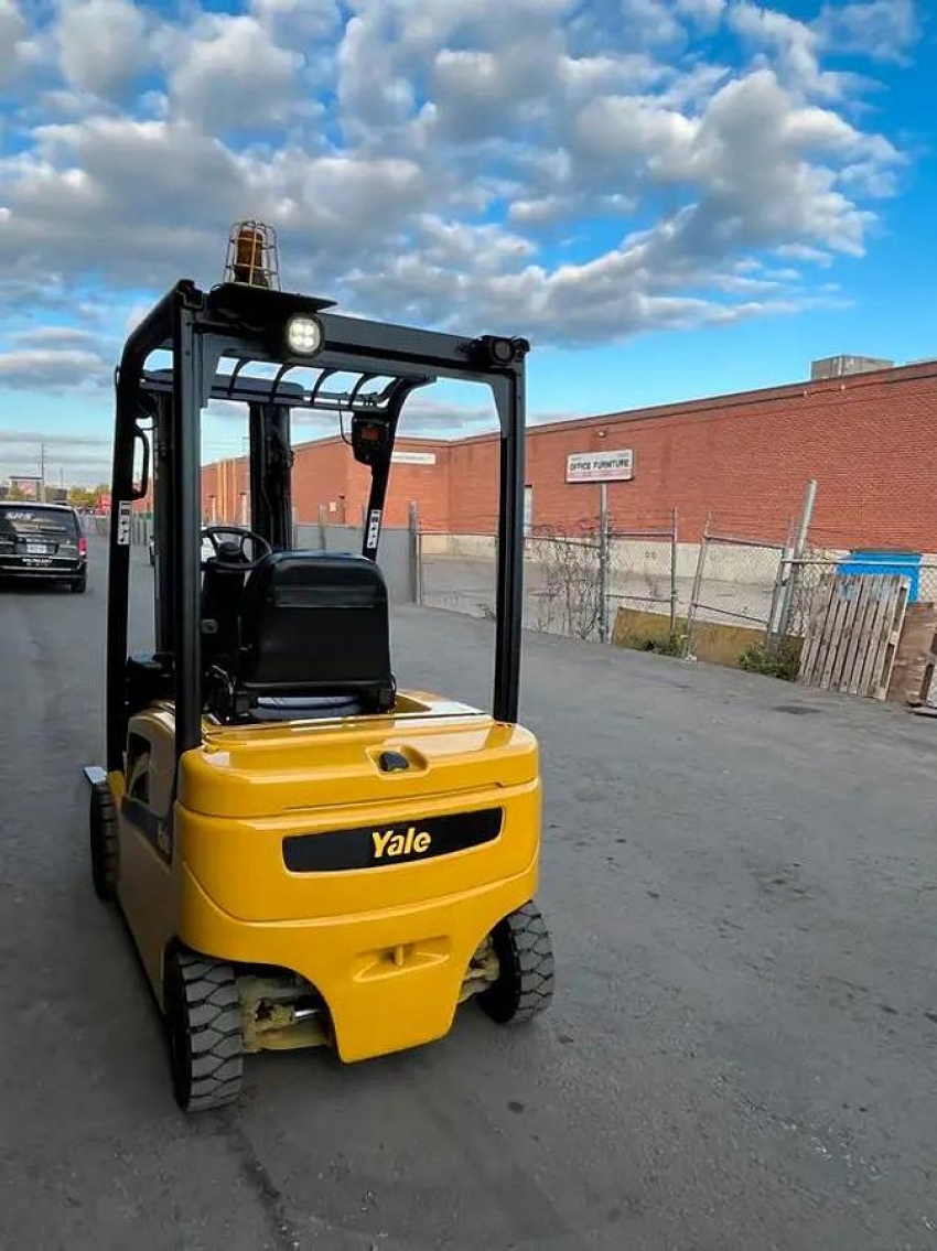 2012 YALE 4000lbs Cap. Indoor/Outdoor Electric Forklift W 3 Stage Side-Shift - 123Forklift