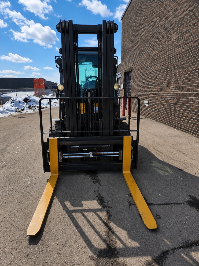 Caterpillar Diesel Forklift 10,000 lb Capacity with Side-shift and Fork-positioner - 123Forklift