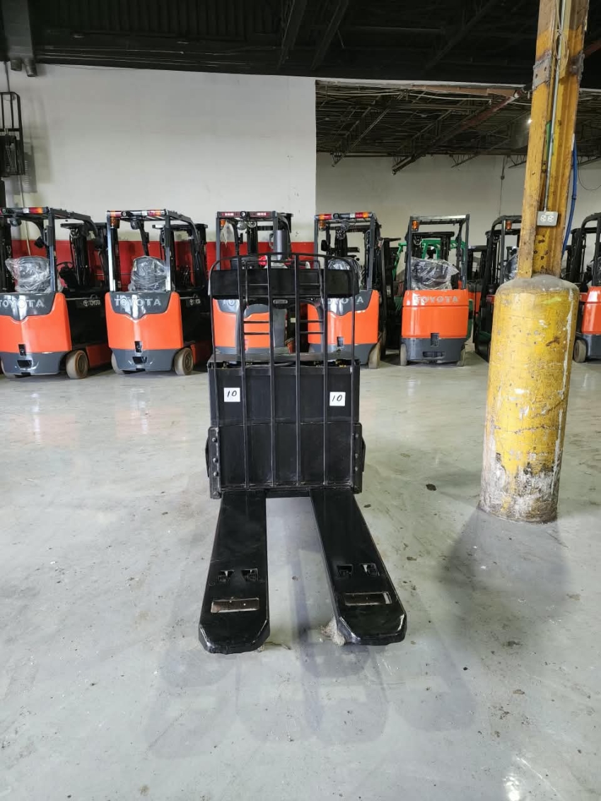 Raymond 8400 Electric Rider Pallet Jack w Charger - 123Forklift
