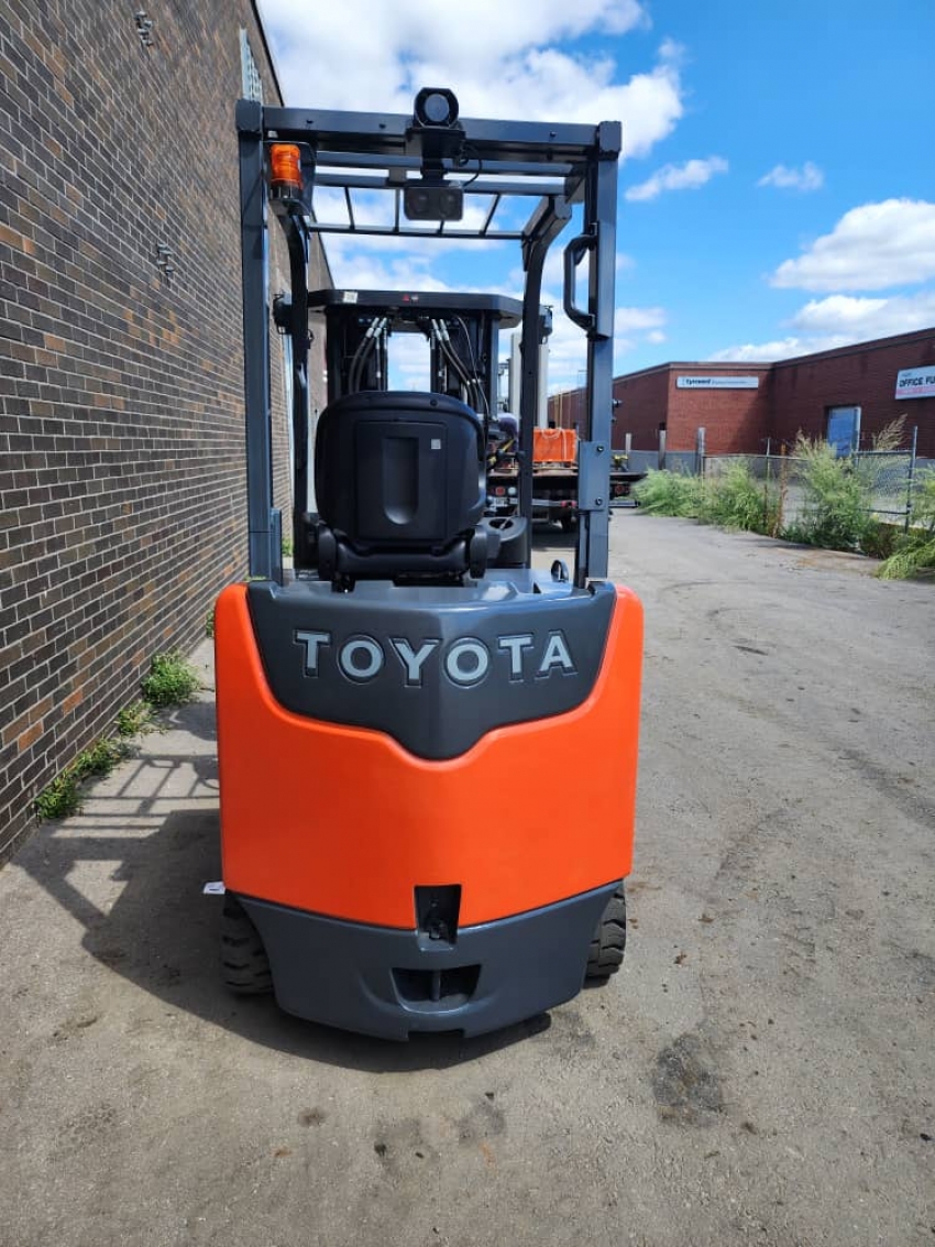 2015 Toyota 6500lbs Cap. Electric Forklift 4 Stage w Single Double Attachment - 123Forklift