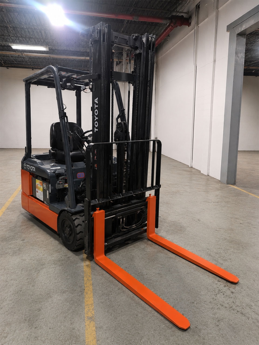 2019 Toyota Electric 3-Wheeler Forklift with 4,000lbs. Capacity, 3-stage Mast with Side-shift - 123Forklift