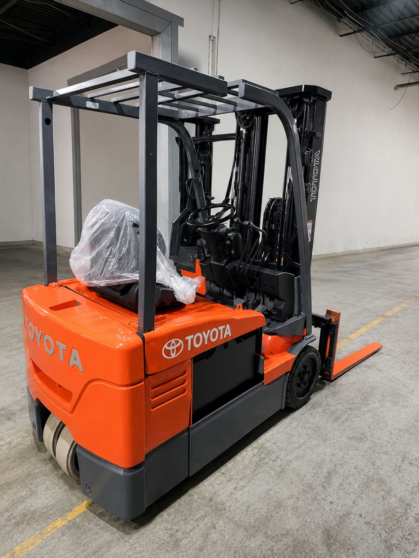 Toyota Electric 3-Wheeler Forklift with 4,000lbs. Capacity, 3-stage Mast w/ Side-shift  - 123Forklift